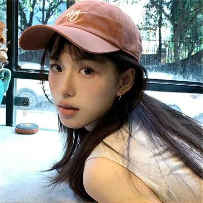 戴金色面具的男子